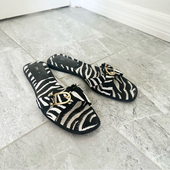 [ZARA] Animal Print Crossover Sandals | Zebra - Picture 3 of 3